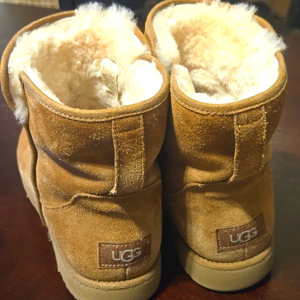 UGG Women's Classic Mini Boots